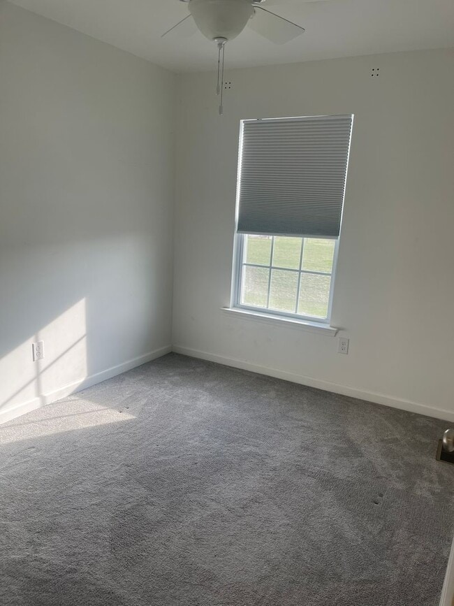 Building Photo - 3 bedroom 2 1/2 bath Townhouse in Bayberry