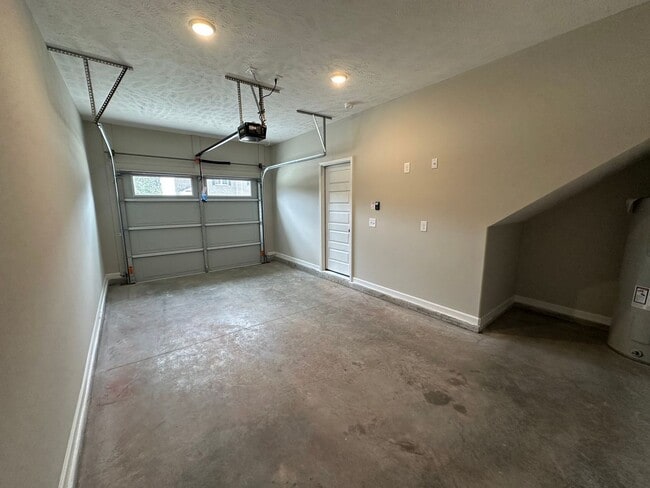 Building Photo - Brand New Townhome In Shelbyville - MOVE I...