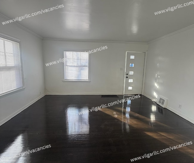 Building Photo - Spacious 2 Bedrooms • 1 Bathroom Home