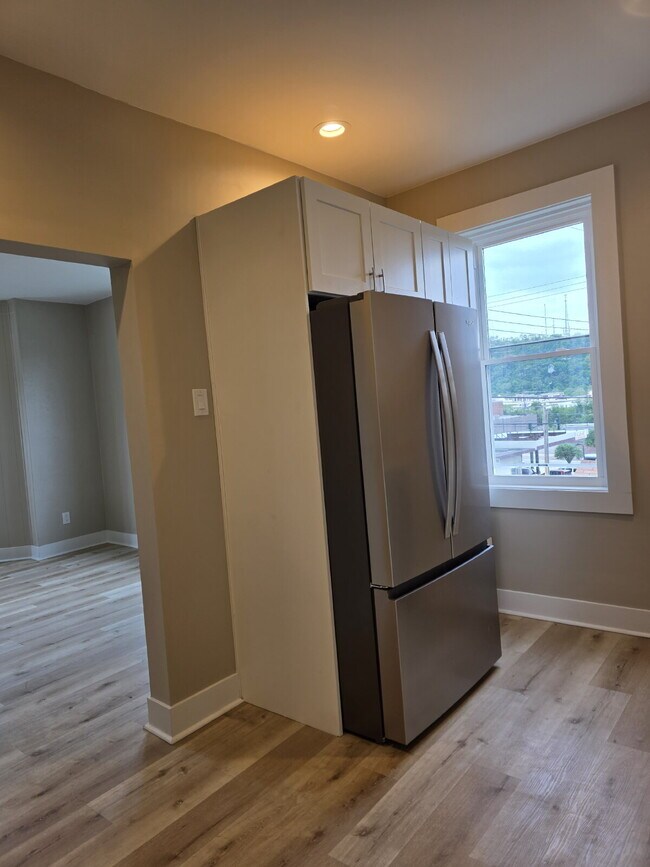 Building Photo - "Spacious 4-Bedroom Gem in Homestead – 2090 Sq Ft of Comfort!"