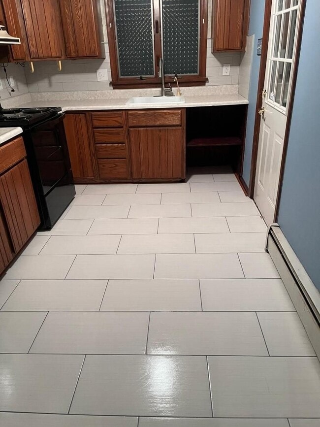 Building Photo - Newly Renovated 3 Bed/1 Bath Single Family...