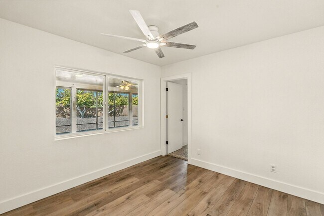 Building Photo - Beautiful 3 bed, 2 bath w/ bonus Room, loc...