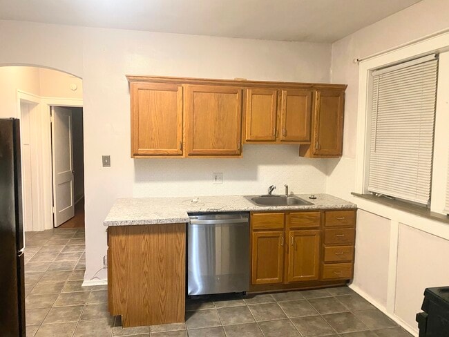 Building Photo - 5042 Mardel Ave