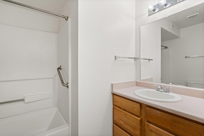 Building Photo - 11040 Vistazo Pl SE