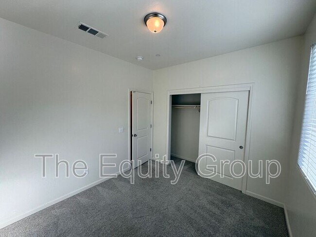 Building Photo - 3215 N Kent St