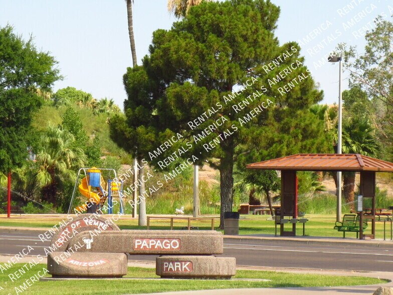 Building Photo - 925 N College Ave