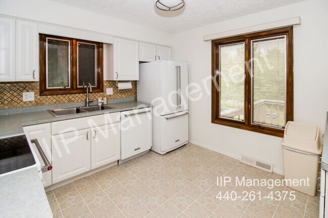 Building Photo - 10247 Danvers Dr