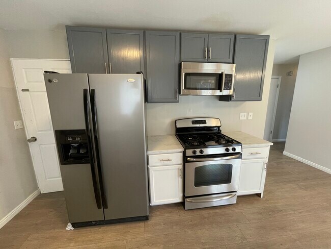 Building Photo - 781 N 950 W St