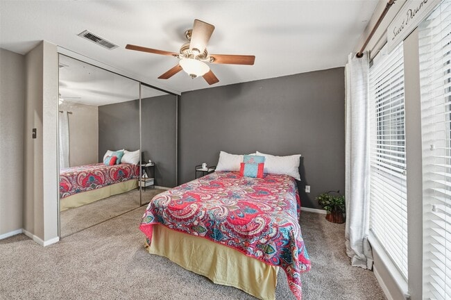 Building Photo - 3226 Poe Dr