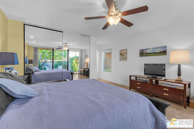 Building Photo - 10 Colgate Dr