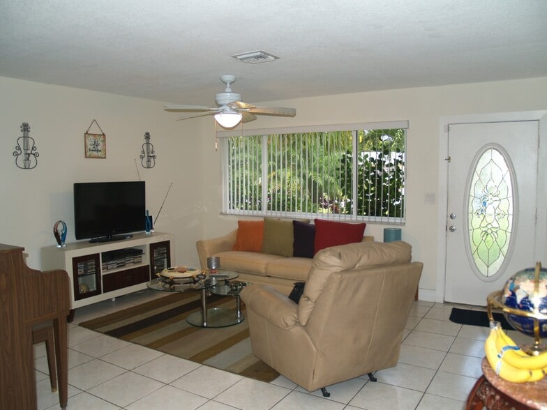 Building Photo - 765 E Dayton Cir