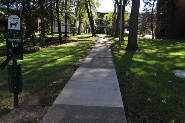 Building Photo - TRENT 543