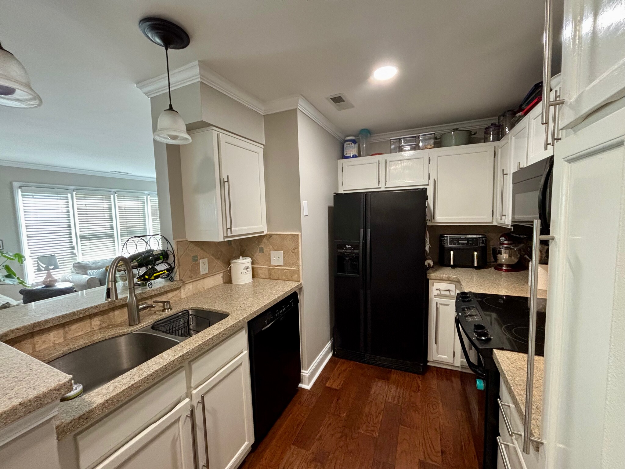 Building Photo - 1021 Brighthurst Dr