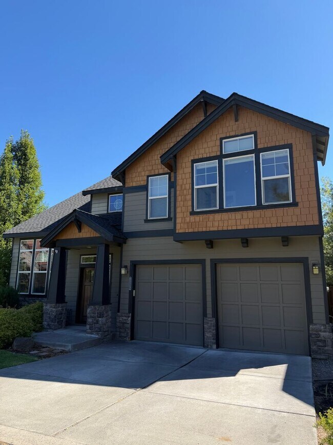 Building Photo - 61112 Snowbrush Dr