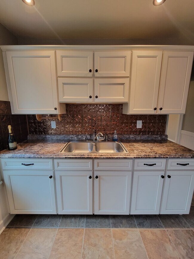 Building Photo - 5176-5178 Greenvillage Road