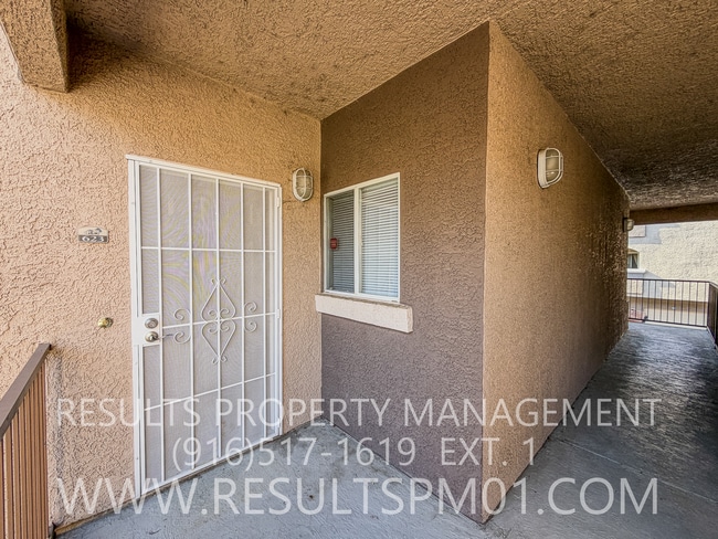 Building Photo - 1 Bed 1 Bath Roseville Condo with Attached Garage