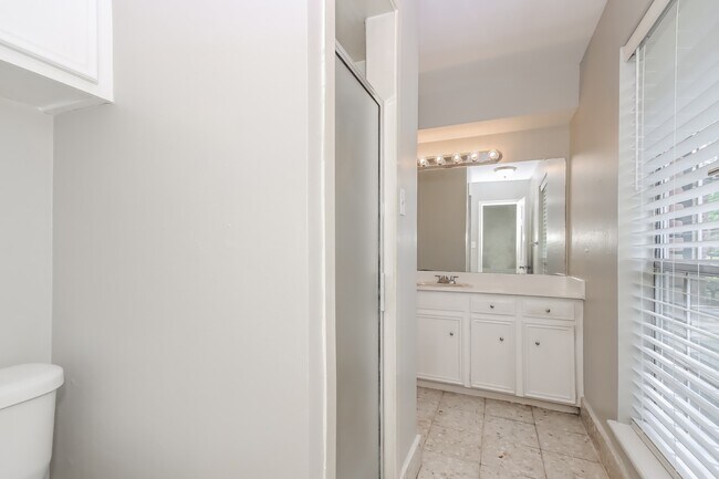 Building Photo - 1702 Corral Dr
