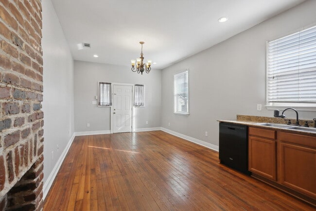 Building Photo - 316 N Miro St