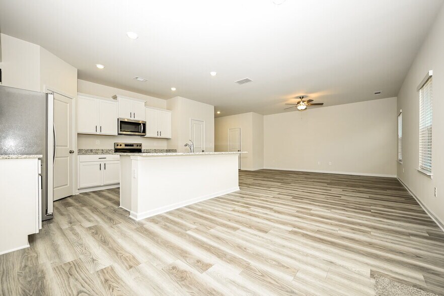 Building Photo - 295 Limestone Cir