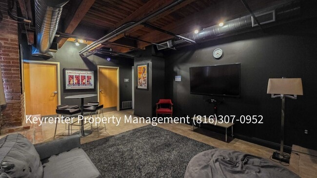 Building Photo - Cozy Downtown Studio | Heart of the City
