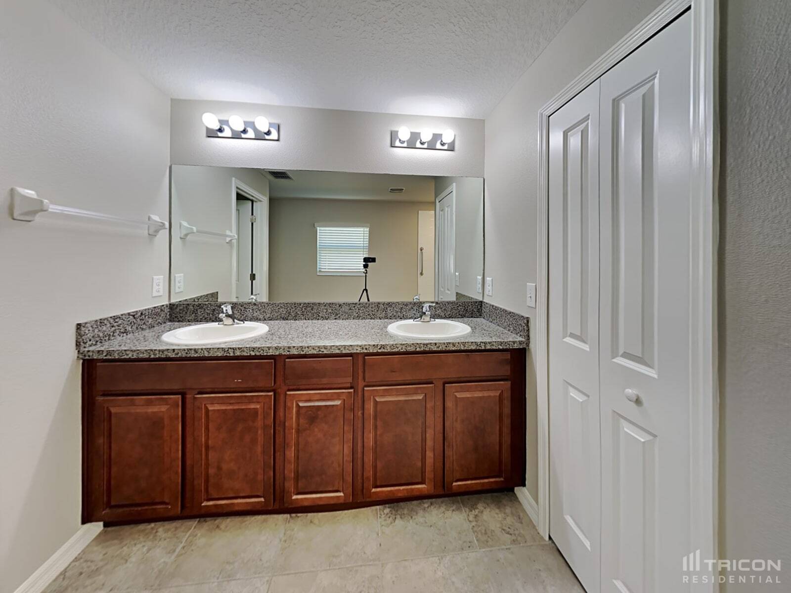 Building Photo - 9701 Sage Creek Dr