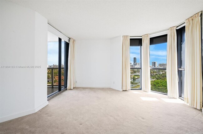 Building Photo - 3600 Yacht Club Dr