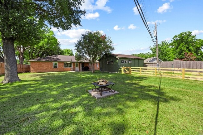 Building Photo - 5334 Saxon Dr