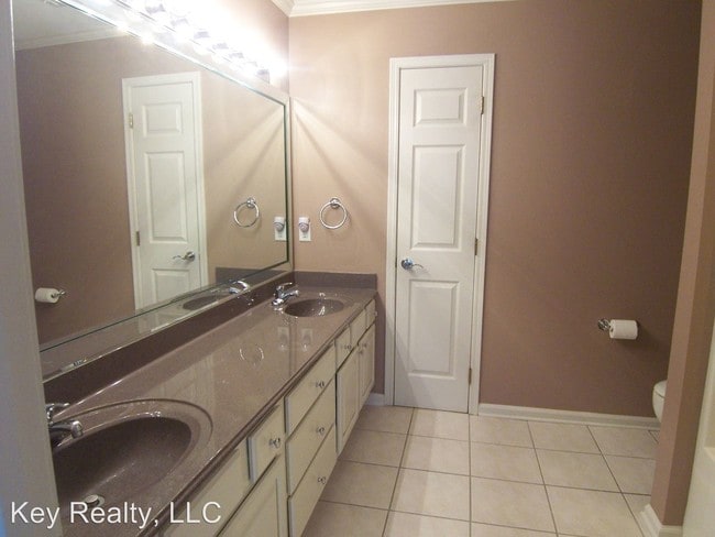 Building Photo - 2 br, 2 bath House - 549-G Versailles Blvd