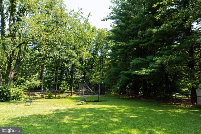 Building Photo - 2527 Lindley Terrace