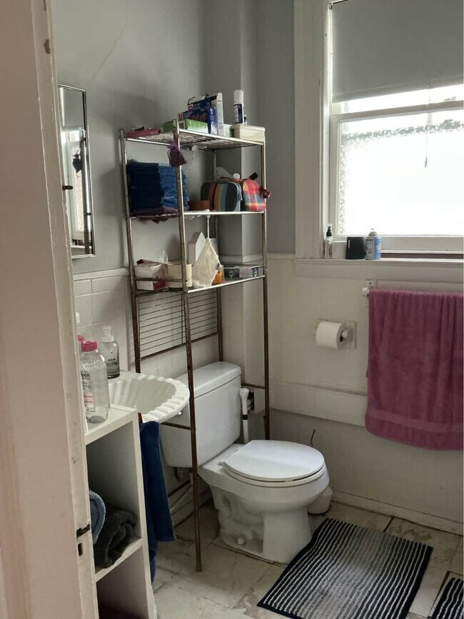 Building Photo - 75 Aldie St