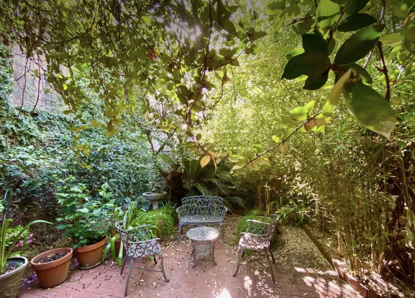 Courtyard - 207 W Jones St
