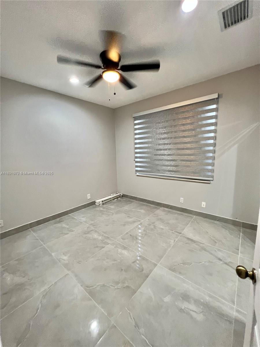 Building Photo - 3810 SW 51st St