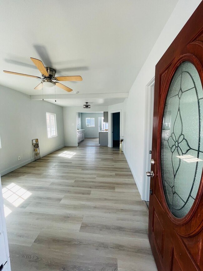 Building Photo - 3-bedroom, 2-bath home move-in ready