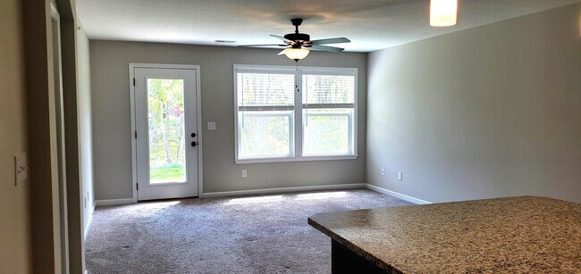 Building Photo - 686 Daphne Wy