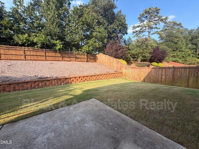 Building Photo - 504 Eno Dr