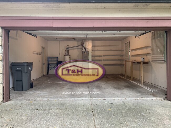 Building Photo - Spacious Home in Perry Township!