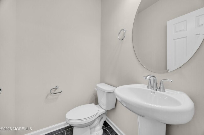 Building Photo - 16 Barton Ave