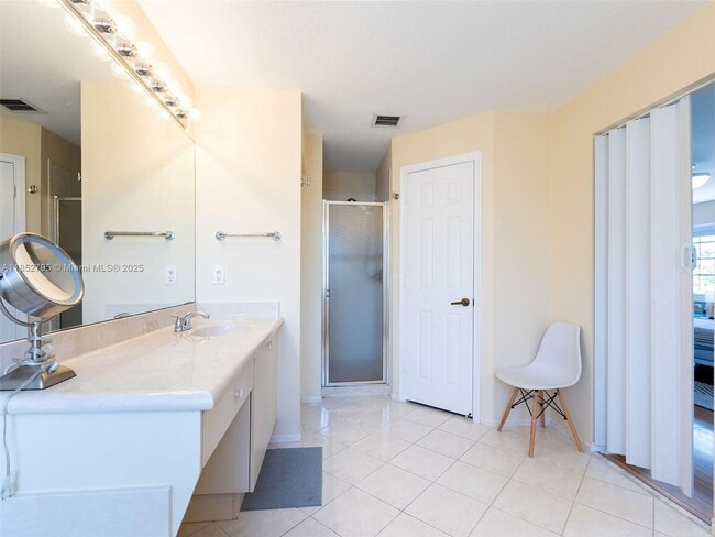 Building Photo - 665 Nandina Dr