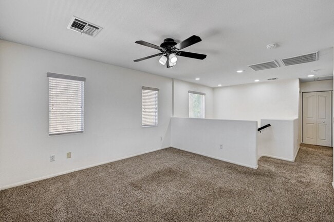 Building Photo - Beautiful 3 Bedroom + Loft - SOLAR INCLUDED!