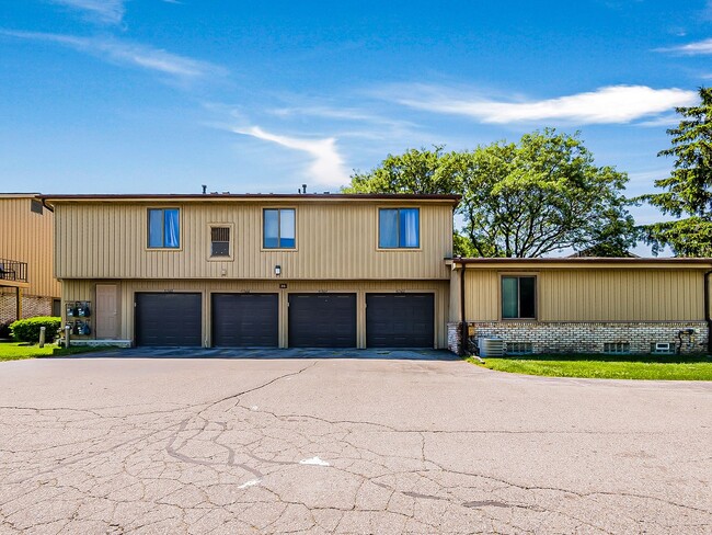 Building Photo - 41562 Bedford Dr