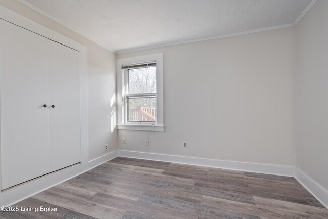 Building Photo - 1704 Rosewood Ave