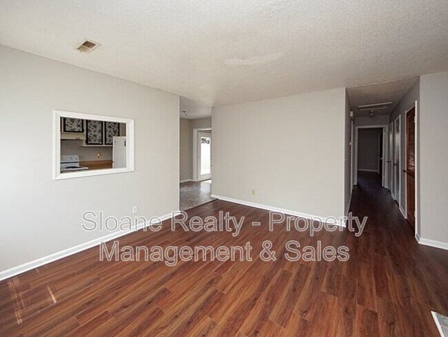 Building Photo - 204 A Miami St