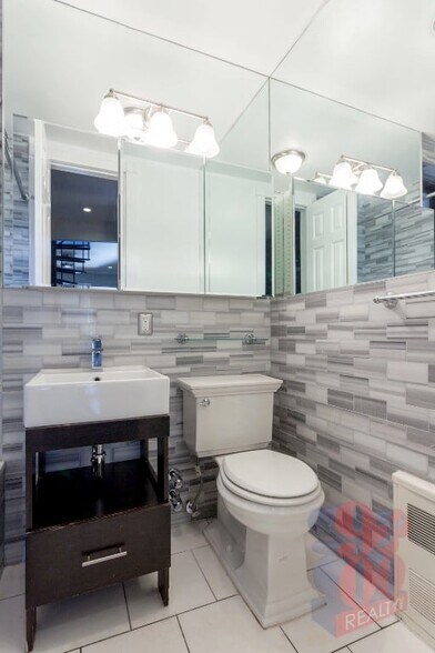 Building Photo - 219 E 28th St