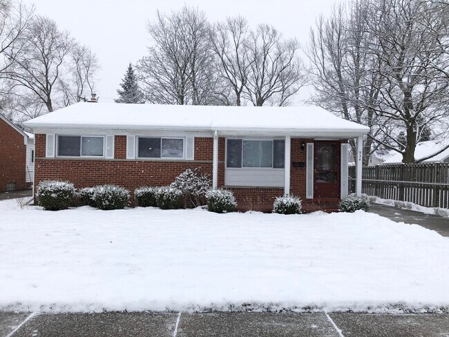 Building Photo - 924 E Windemere Ave