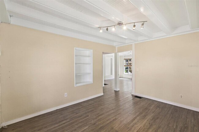 Building Photo - 321 E Orange St