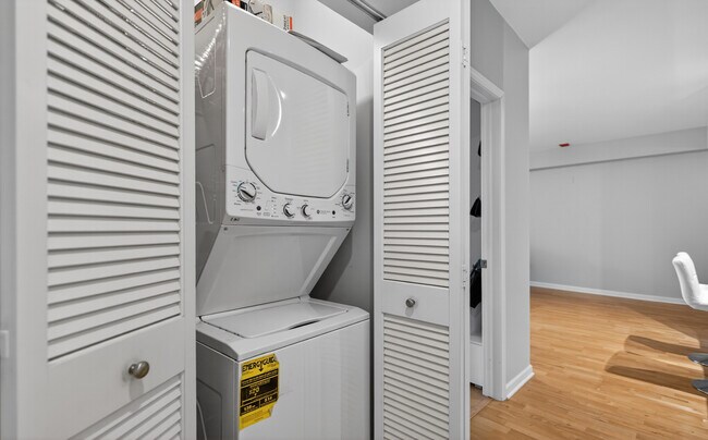 Building Photo - 1212 N Wells St