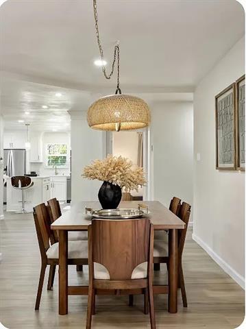 Building Photo - 9690 Fallbrook Dr