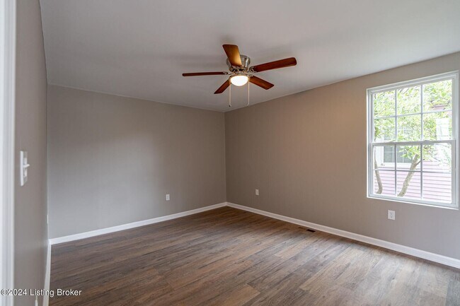 Building Photo - 1246 Schiller Ave