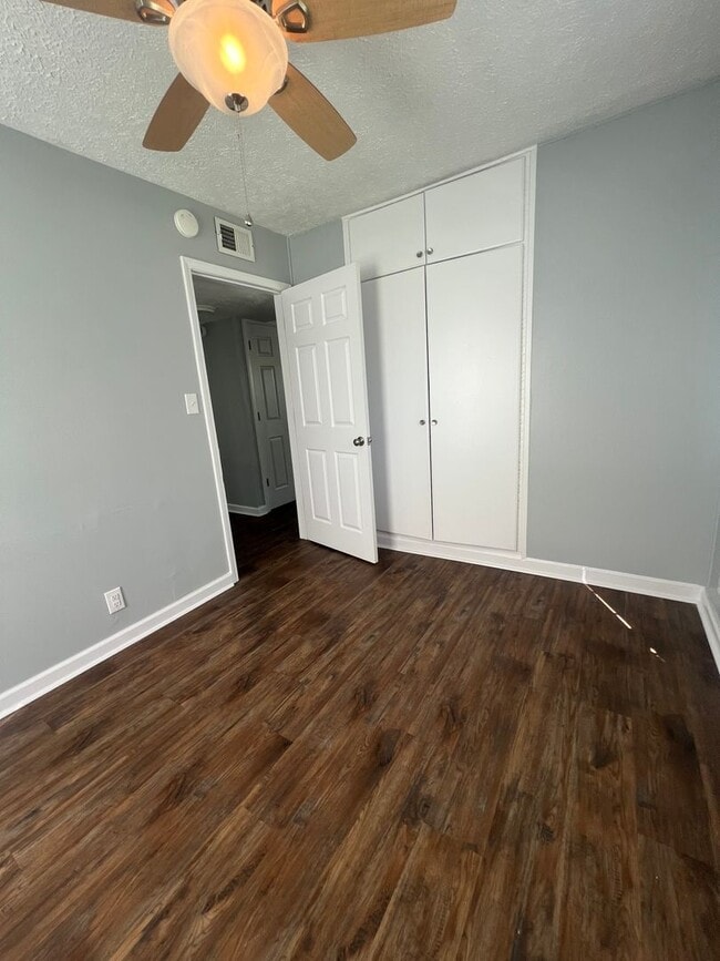 Building Photo - 3 bedroom, 1 bath home