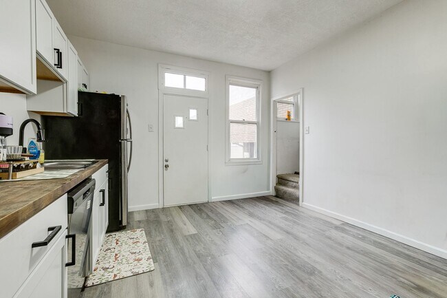 Building Photo - 949 Freeland St